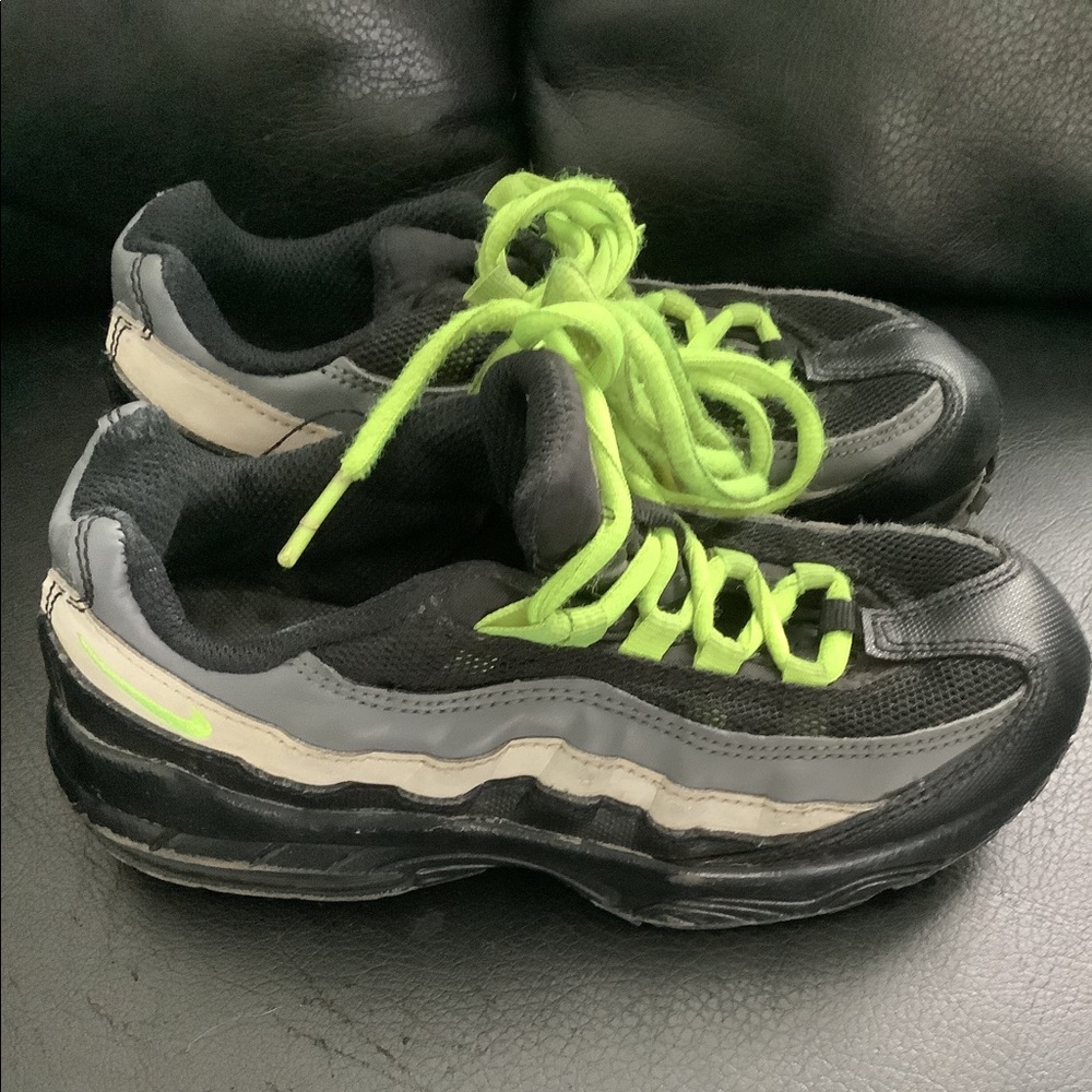 Nike Air Max 95 PS - Youth size 13 C - black volt